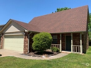 Building Photo - 415 Valley Dr