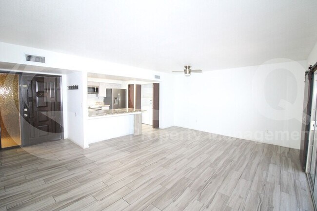 Foto del edificio - 295 E Root Way