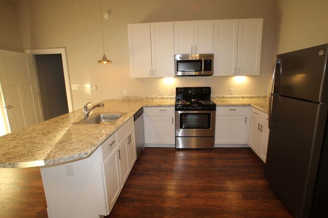 Building Photo - 804 Abercorn St