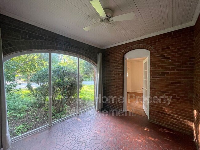 Foto del edificio - 506 Page Ave NE
