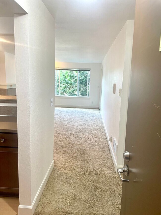 Foto del edificio - Charming 1 bdrm 1 bath near Bitter Lake