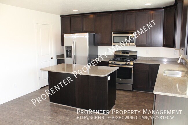 Photo - 1045 Stonehaven Dr House