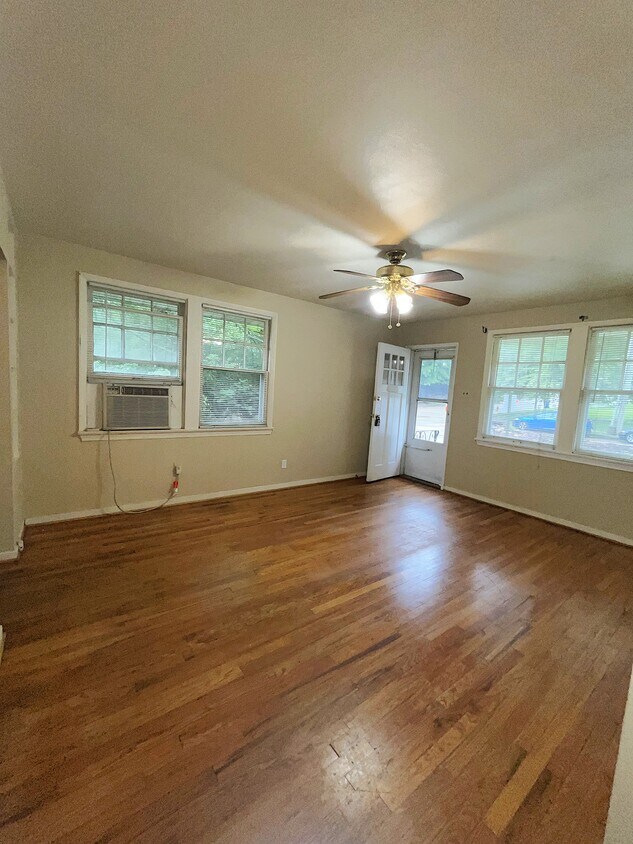 Foto principal - 1200 Yale Ave