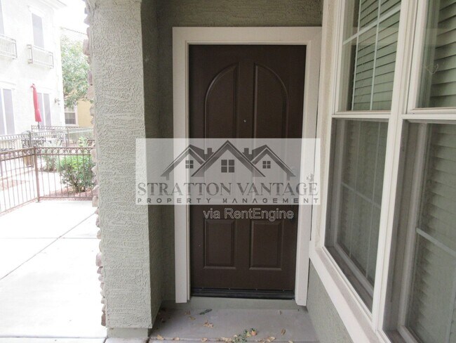 Building Photo - 2741 S Equestrian Dr