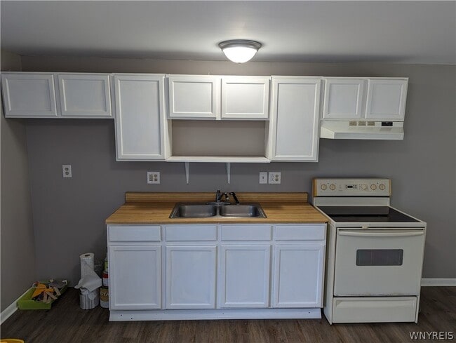 Building Photo - 9636 Main St