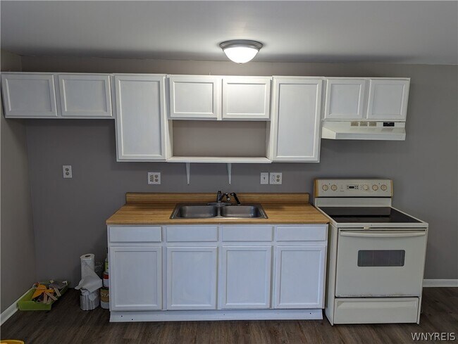 Foto del edificio - 9636 Main St