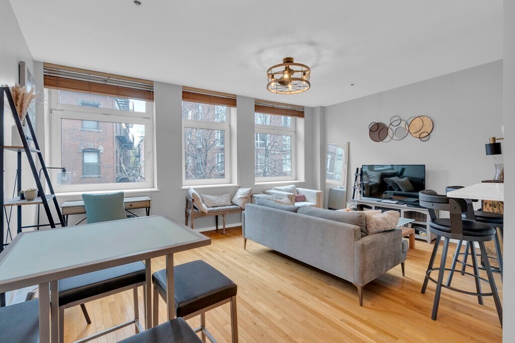 Foto principal - 300 Commercial St