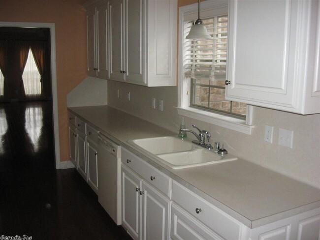 Building Photo - 68 Reservoir Heights Dr