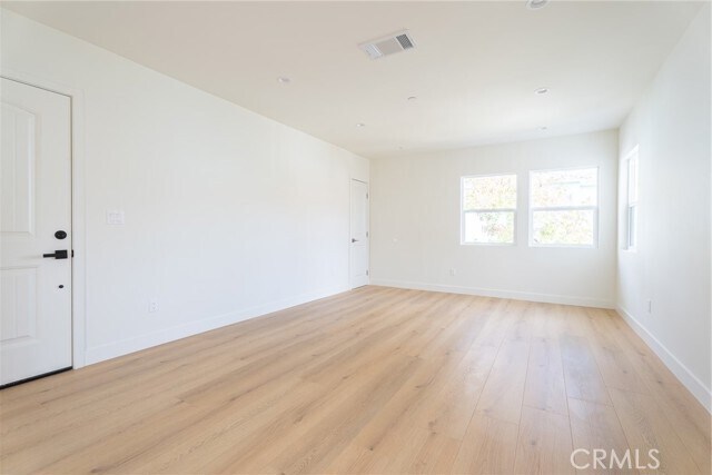 Building Photo - 1065 E Spazier Ave