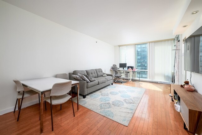 Building Photo - 20 Newport Pkwy