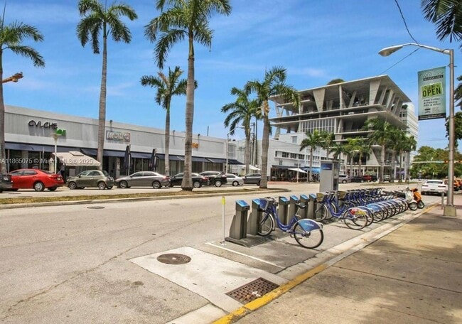 Building Photo - 1250 Lincoln Rd