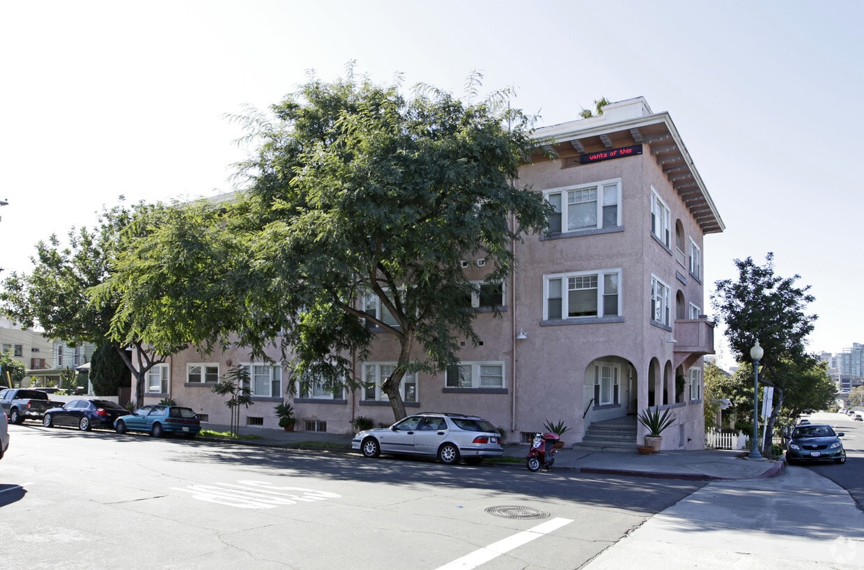 Primary Photo - 2029-2035 Broadway