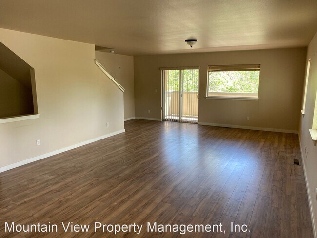 Building Photo - 4 br, 3 bath House - 844 NW Newport Ave.