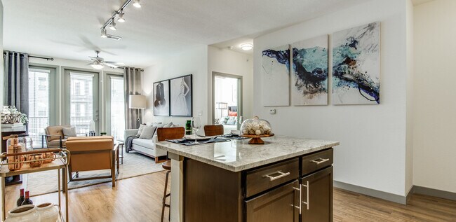 Building Photo - Three Bedroom With Heavenly Guise