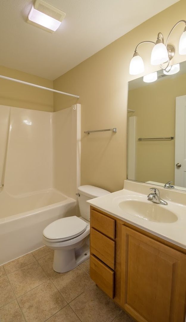 Foto del edificio - Great 3-bed, 2.5 bath townhome in Tolono available for June!