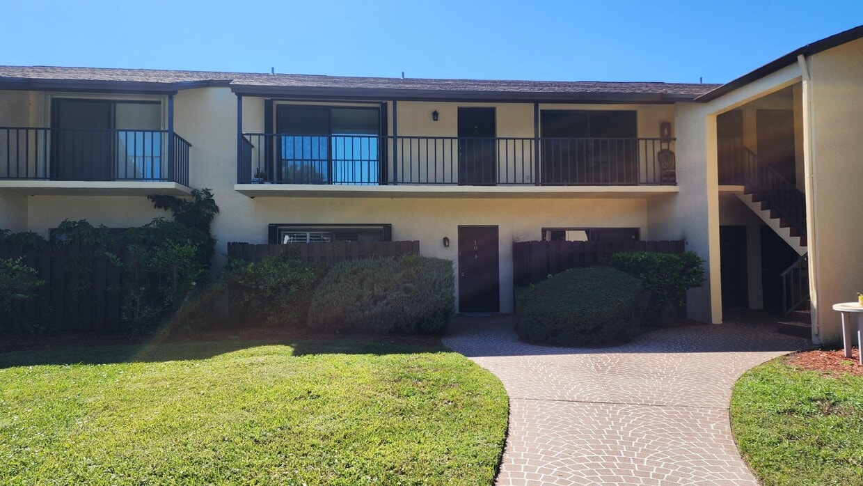 Foto principal - 2050 Oleander Blvd