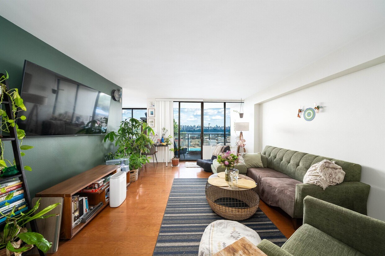 Foto principal - 9060 Palisade Ave