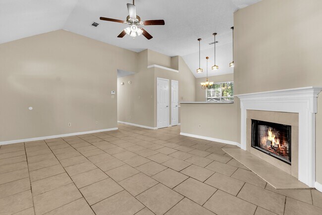 Foto del edificio - 5383 Twin Valley Ln