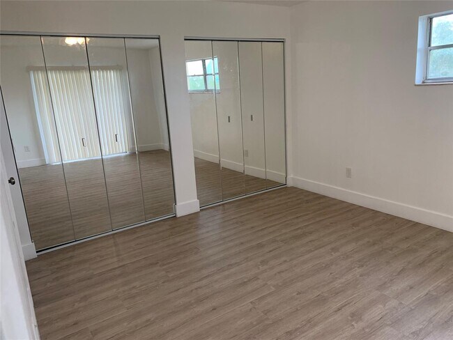 Foto del edificio - 4121 Stirling Rd