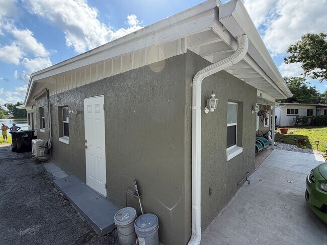 Foto del edificio - Completely renovated efficiency in Orlando