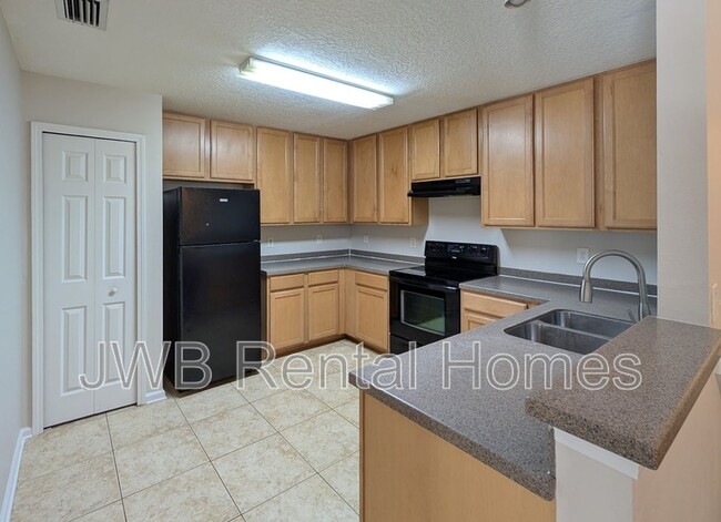 Foto del edificio - 7051 Deer Lodge Cir