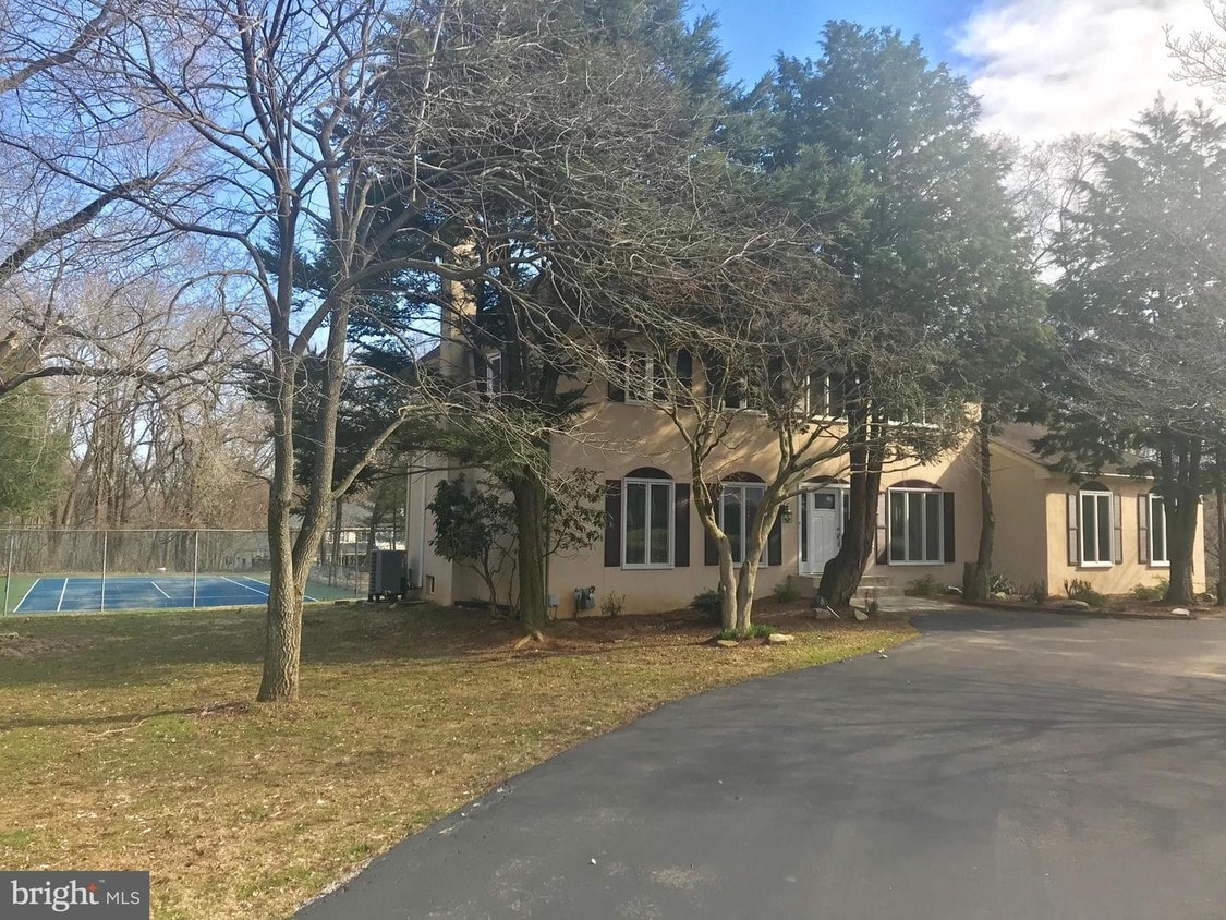 Primary Photo - 430 Berry Ln