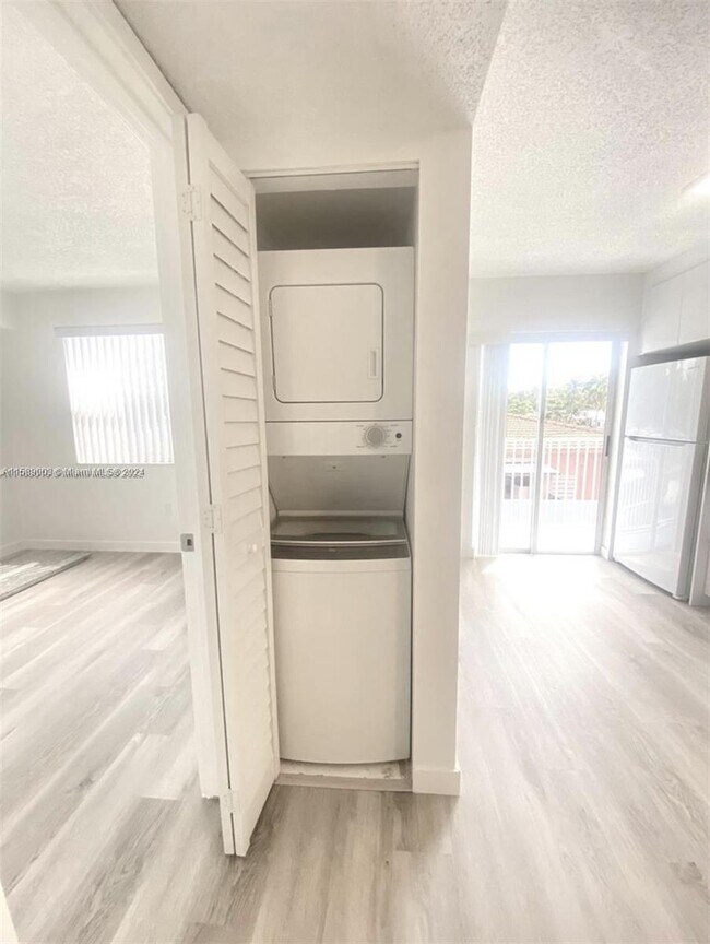 Foto del edificio - 2575 SW 27th Ave