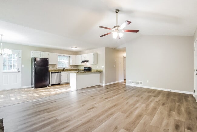 Building Photo - 217 Landing Dr