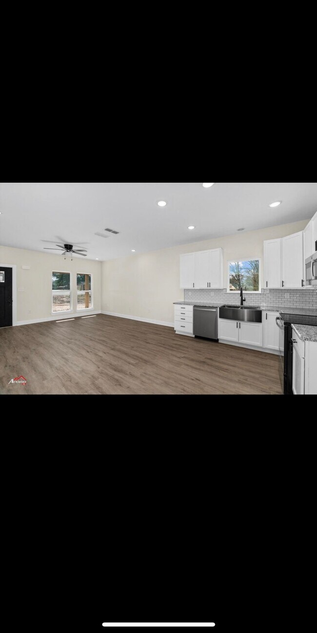 Foto del edificio - 3219 Stone Rd