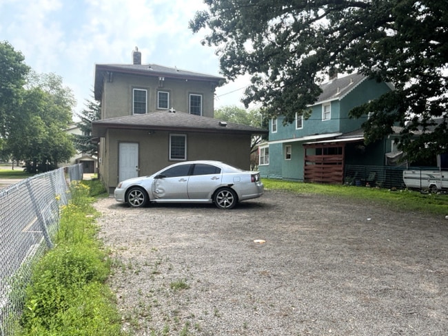 Building Photo - 419 5th Ave S