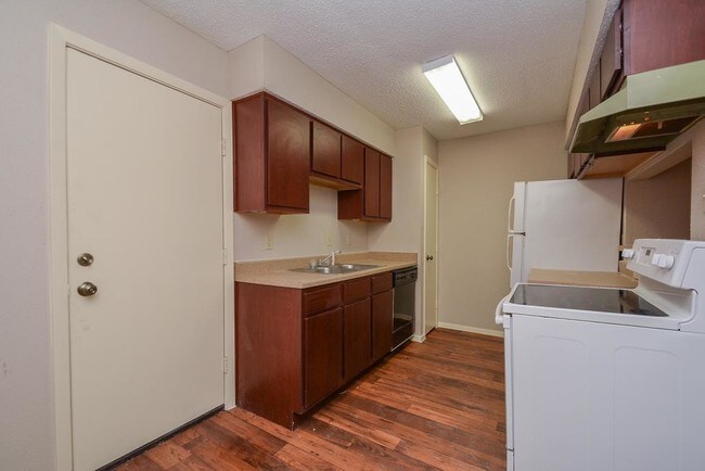 Building Photo - 6410 Del Monte Dr