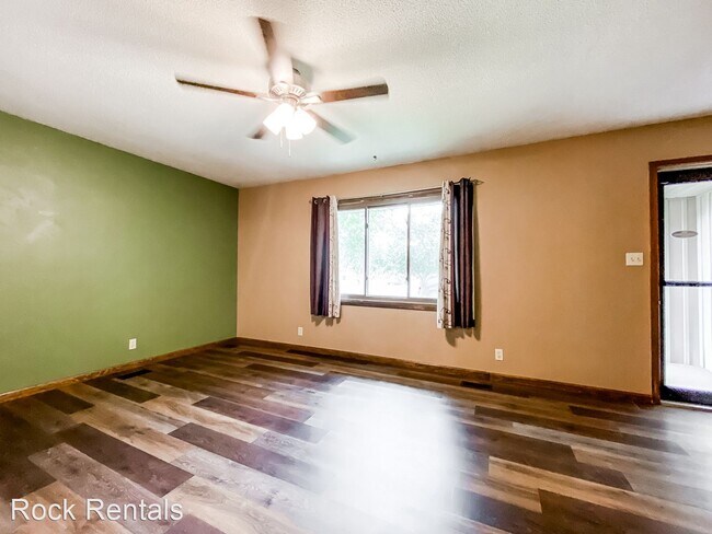 Building Photo - 2 br, 1 bath House - 903 E 24th  Apt A