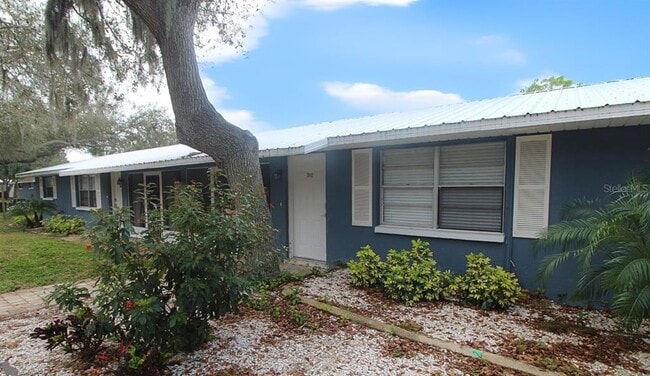 Building Photo - 302 Colonia Ln