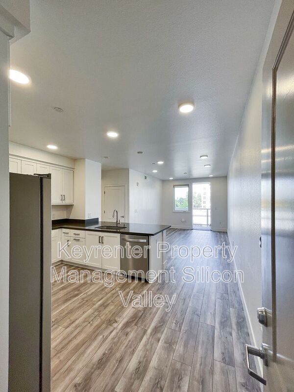 Foto del edificio - 42111 Osgood Rd