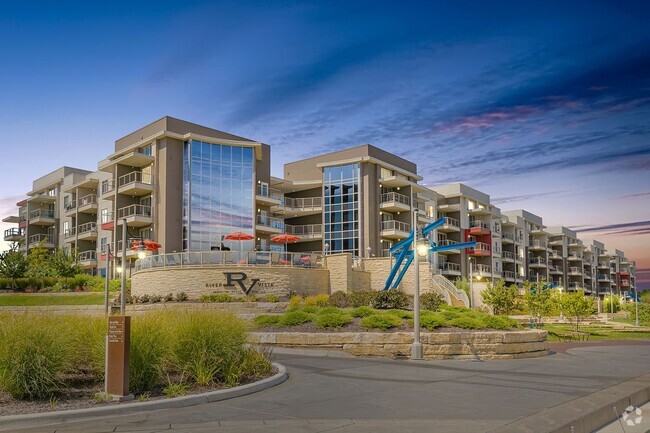 Building Photo - River Vista