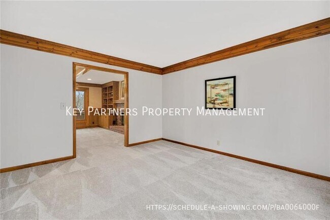 Building Photo - 14906 W 83rd Pl - Spacious!