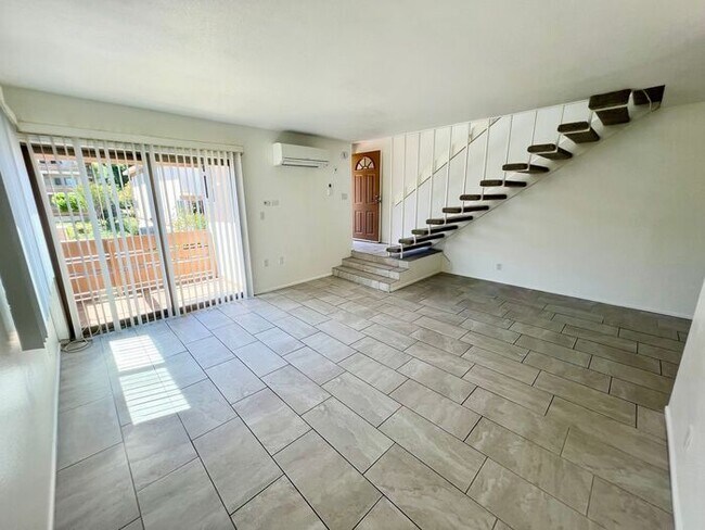 Foto del edificio - Spacious 2BR/1.5BA Townhome with A/C, Parking & Luxury Community Amenities