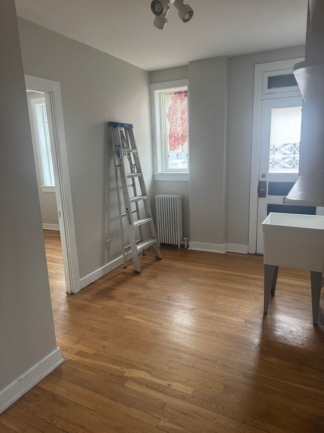 Building Photo - 201 Moore Ave