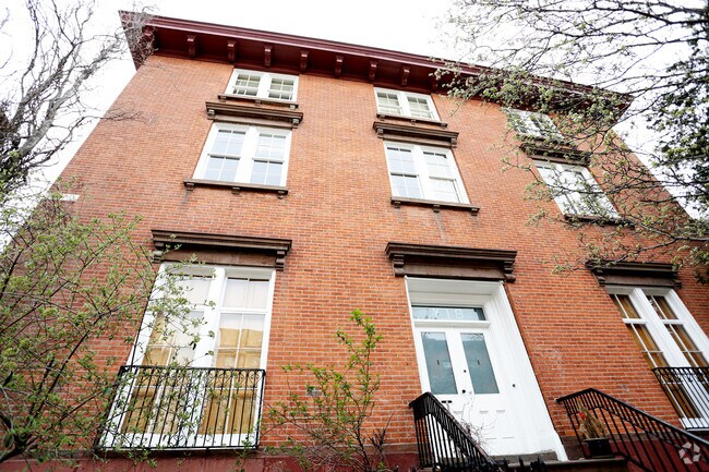 Building Photo - 418 Sackett St