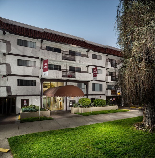 The Lennox Apartment Apartments Los Angeles, CA