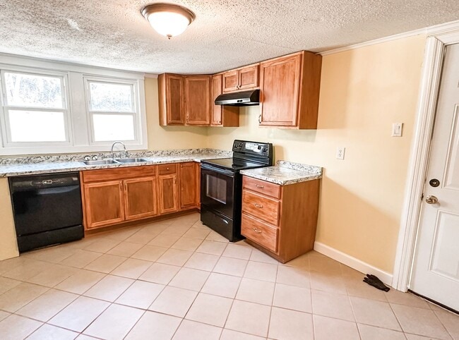 Building Photo - Nicely Updated 3BR/1BA Home!