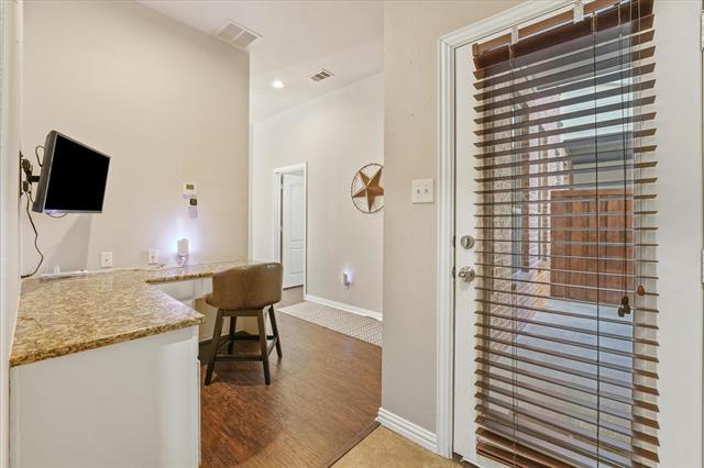 Foto del edificio - 4225 Swan Forest Dr