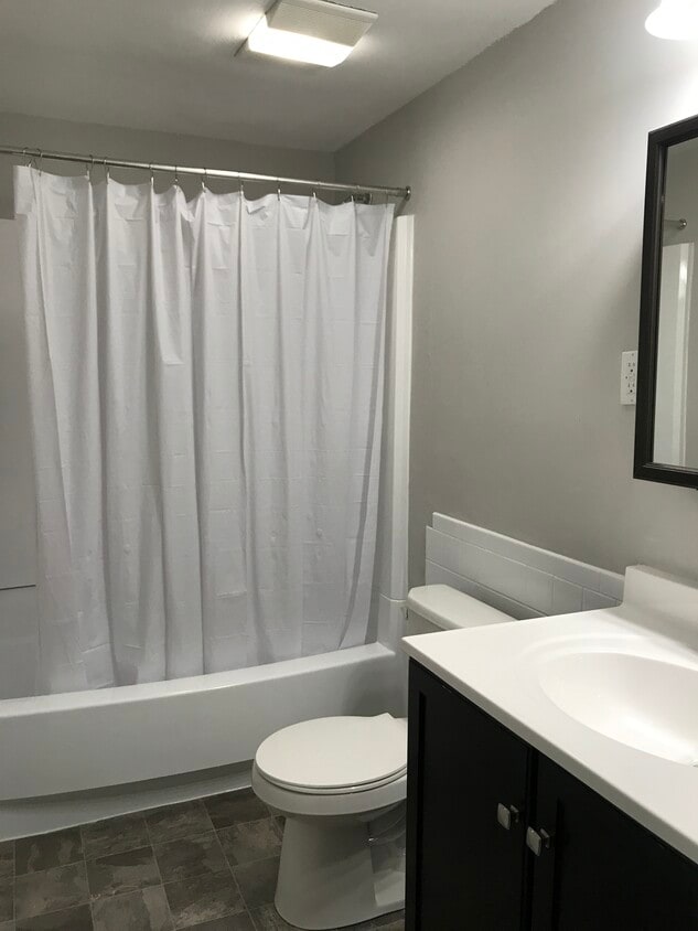 Building Photo - Greentree Condominiums