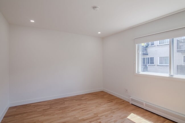 Building Photo - 760 Av. Galt