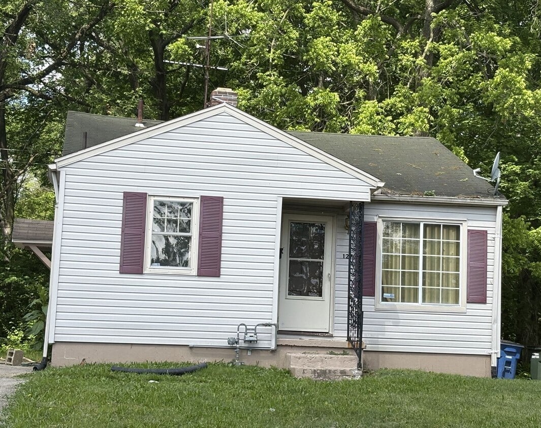 Primary Photo - 2 Bedroom Home in Dayton
