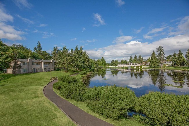 Foto del edificio - Fountain Lake Townhomes