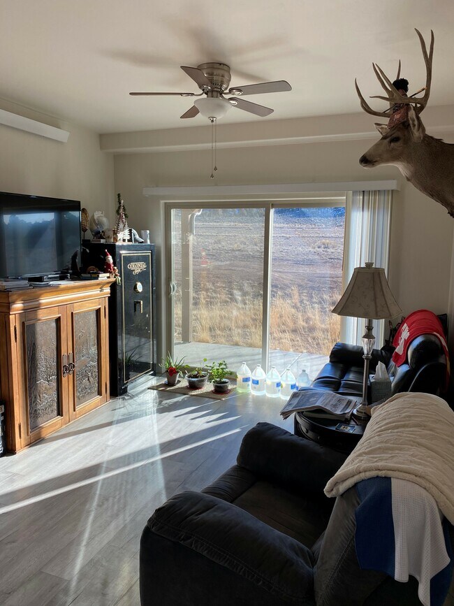 Foto del edificio - 1100 Buckhorn Valley Blvd