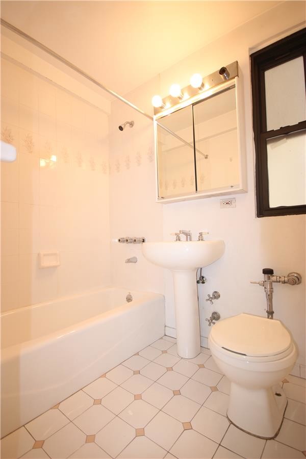 Foto del edificio - 251 West 74th Street