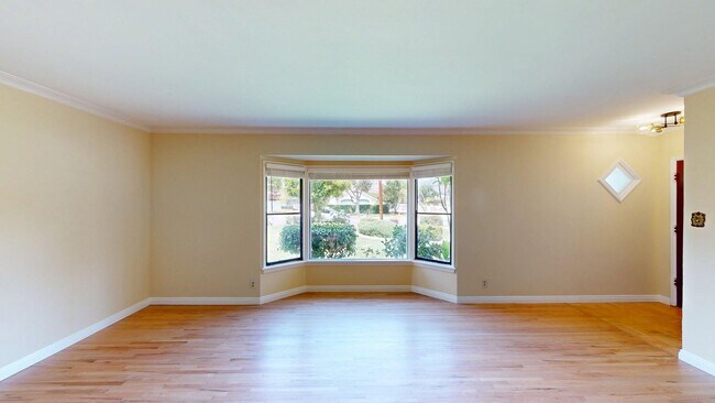 Foto del edificio - Newly Remodeled 4 Bedroom + Loft Home Avai...