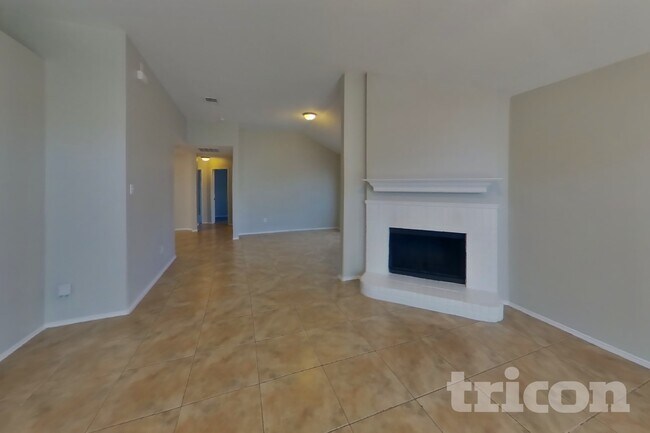Foto del edificio - 413 Rustic Grove Ln